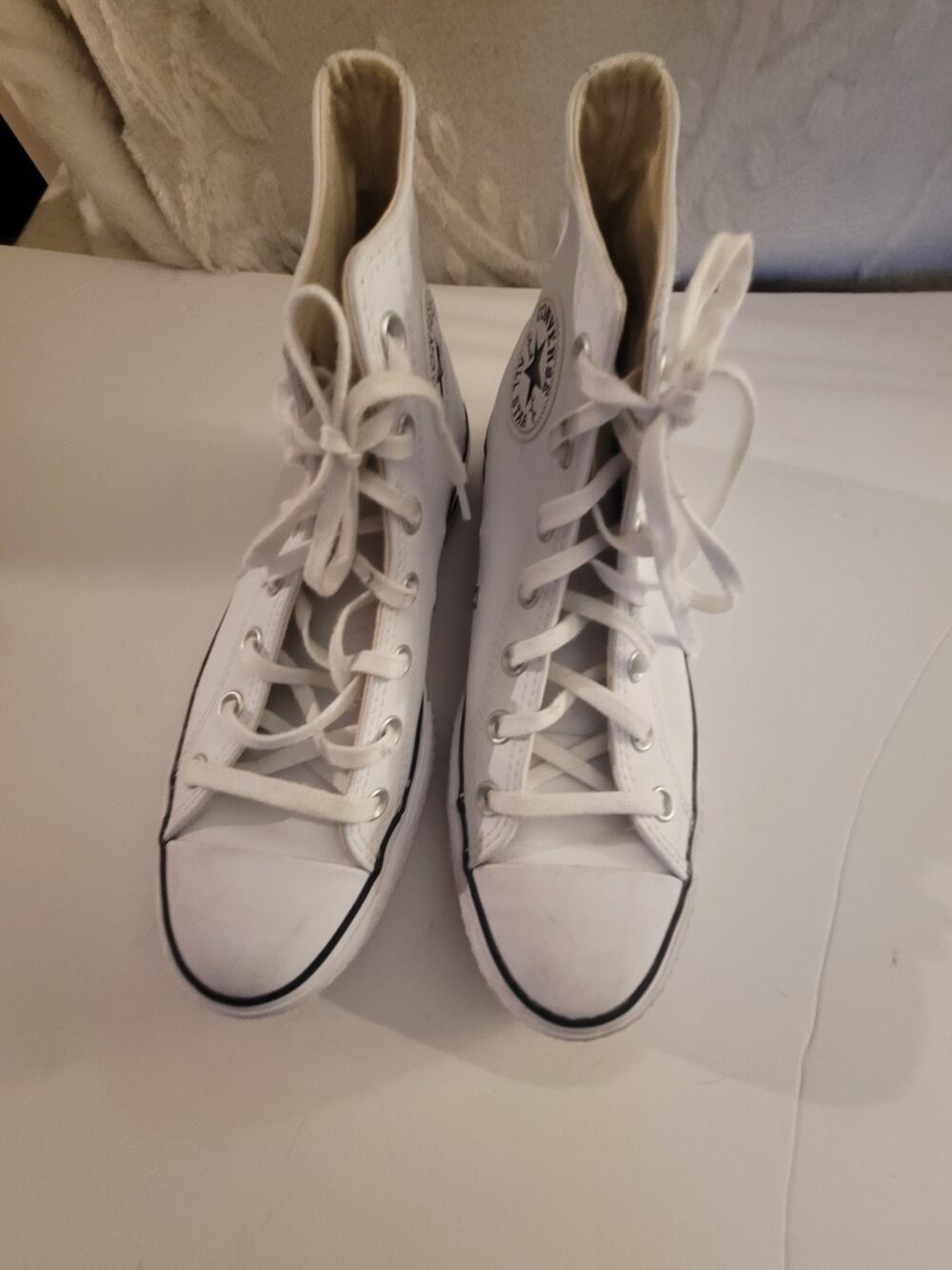 Converse Chuck Taylor All Star High Top White Leather Lace Up Sneaker woman 7.5